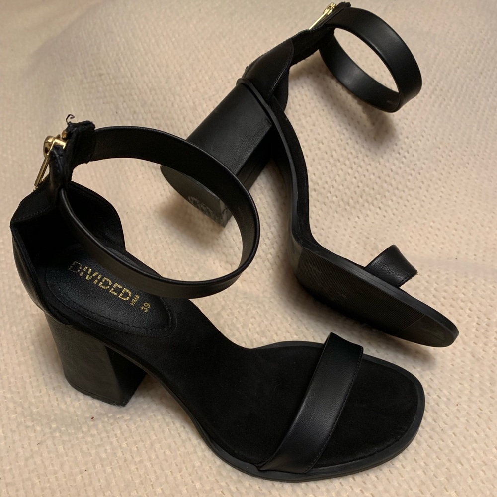 •H&M | Black Chunky Block Heels•